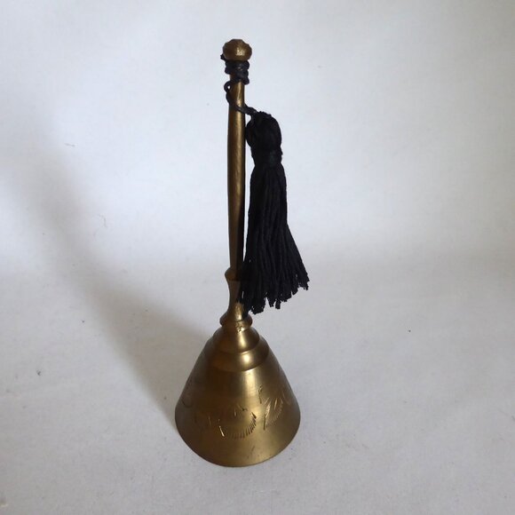 NEW DISNEY HAUNTED MANSION MADAME LEOTA PROP GOTHIC SUMMONING SPELL BELL ODDITY - Picture 10 of 15